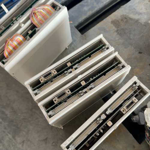 议价三菱FCUA-DX141远程IO模块，拆机成色好，功能完好。