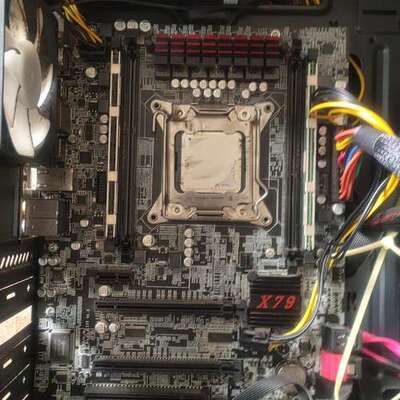 议价X79主板 E5-2670CPU 一套110。成色很新 固