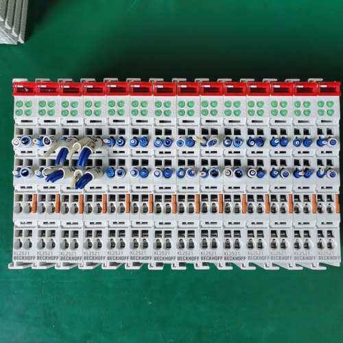 议价倍福KL2521模块，拆机件，成色9新漂亮，功能完好。一共1