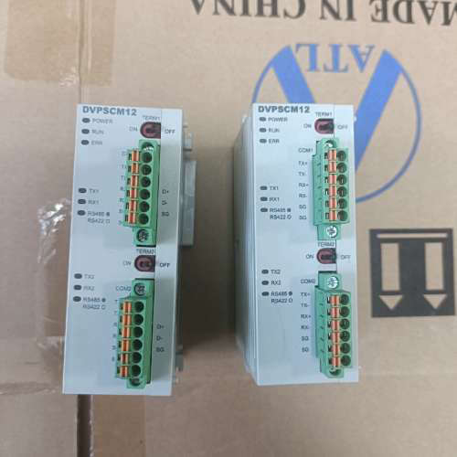 议价台达PLC、DVPSCM12-SL、拍摄，底壳有瑕疵，