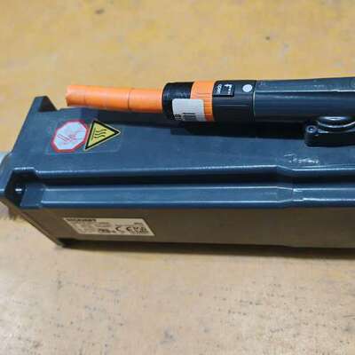 议价拆机倍福伺服电机外表成色新，型号AM8032-0D11-