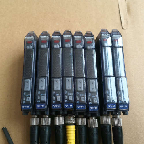 议价FS-V31CP基恩士光纤放大器，功能完好，成色如图，好货不