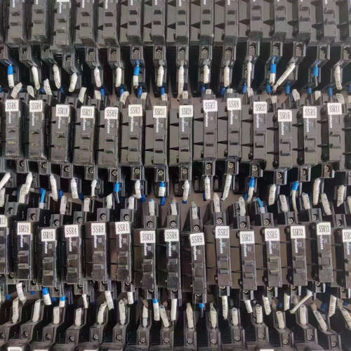 议价正品快达固态继电器：DR24D12  L。，成色如图