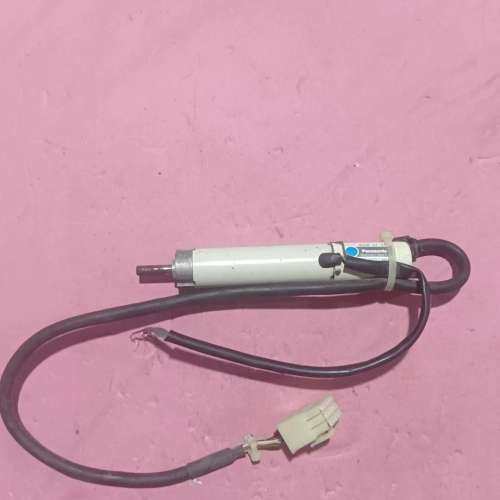 议价伺服电机MSM1AZ12A，转动顺畅，成色如图所示，现货