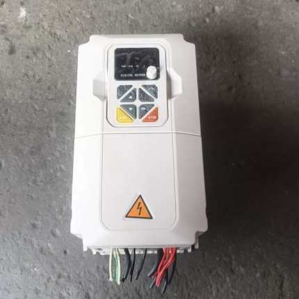 议价太诺变频器T800原装拆机 5.5KW成色，功能好，