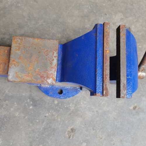 议价台虎钳 钳宽125mm开口110mm重8.5公斤，全新没底座