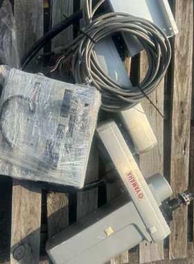 议价昆山工厂倒闭拆机，机械手一套YK600XG，控制器RC