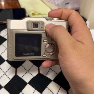 开机蓝屏 议价DMC 成色如图 相机 显示字母 LC43数码