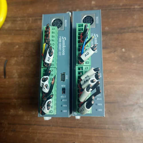 议价显控PLC型号FGRB-C8X8T-2/2现货两台成色如图功