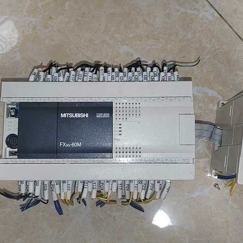 议价PLC，FX3G-60MT。带模块FX2N-8ER。