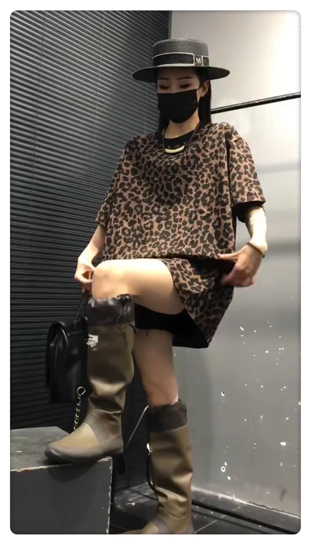欧货豹纹镶钻短袖T恤女2024春夏新款设计感大版宽松中长款上衣 潮