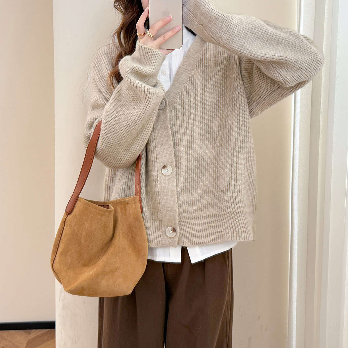 唐狮2026秋冬毛衣女经典简约百搭V领针织开衫外套女毛衣甜美百搭,女装/女士精品,毛衣,淘宝优惠券,粉丝福利购,淘宝优惠卷