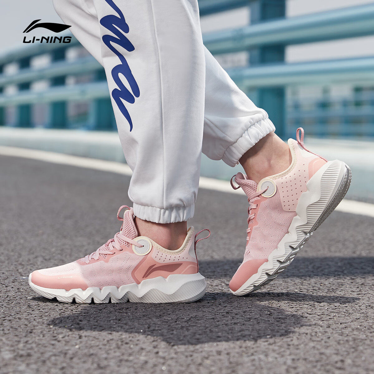 李宁跑鞋男女情侣春夏新款透气灵动轻便跑步运动鞋ARKR006