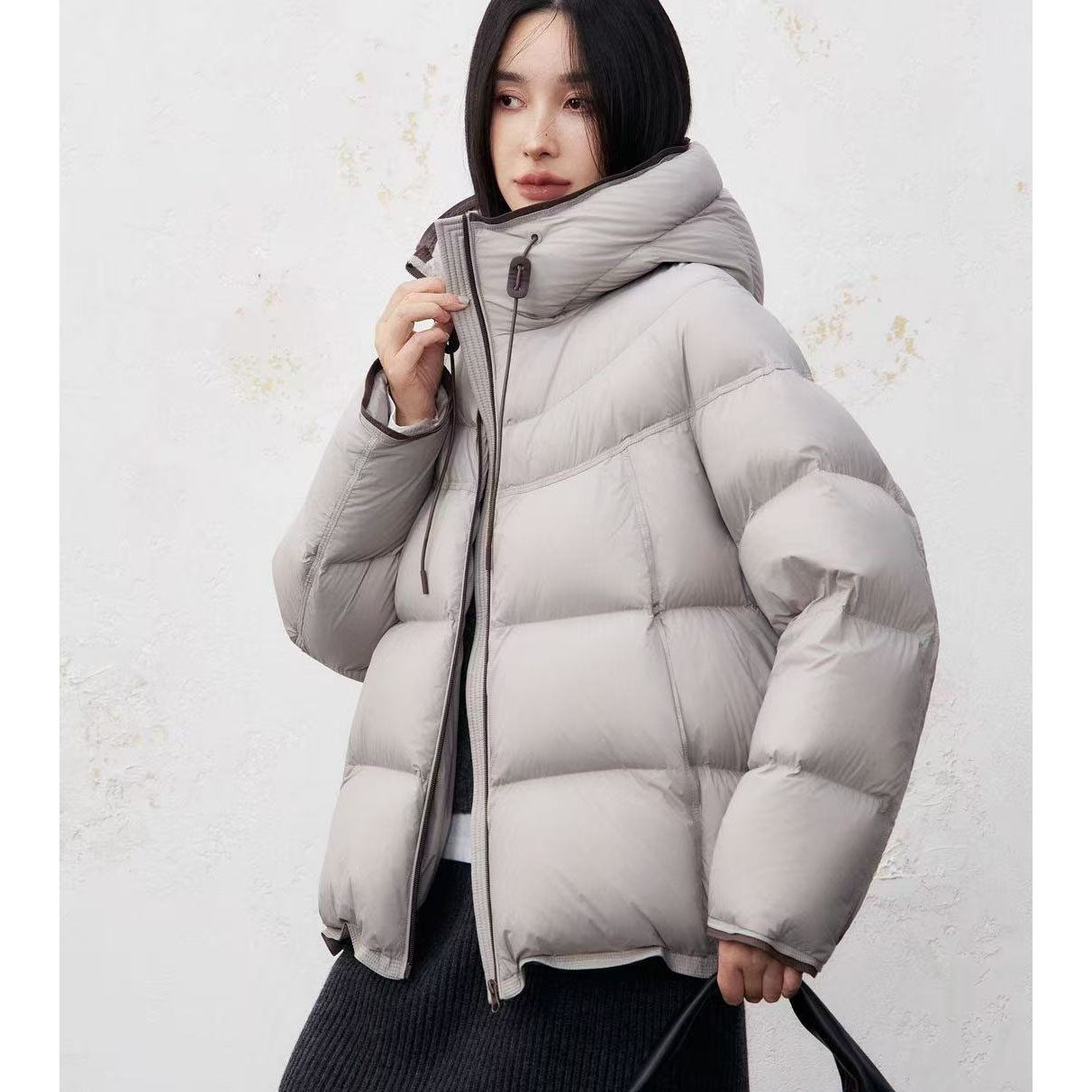 聚酯纤维常规连帽羽绒服时尚保暖