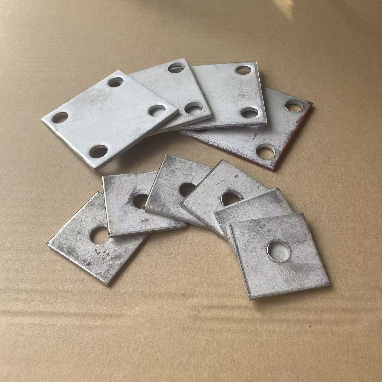 201/304不锈钢庭院预埋件栏杆楼梯立柱加厚底板四孔底片固定法兰