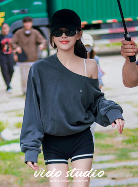 赵露思许妍同款灰色斜肩露肩卫衣女25秋辣妹风松慵懒弛感长袖上衣