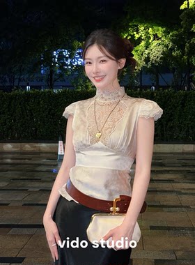 千金风小飞袖蕾丝立领缎面上衣