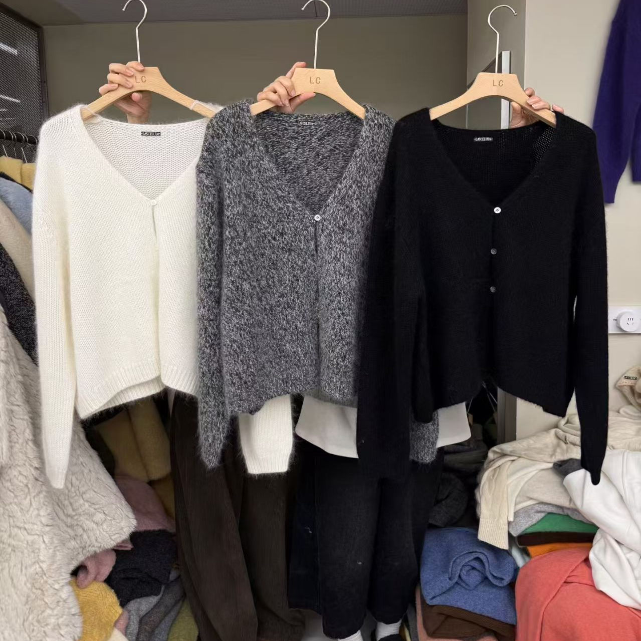 极简风正品长袖V领羊毛开衫女