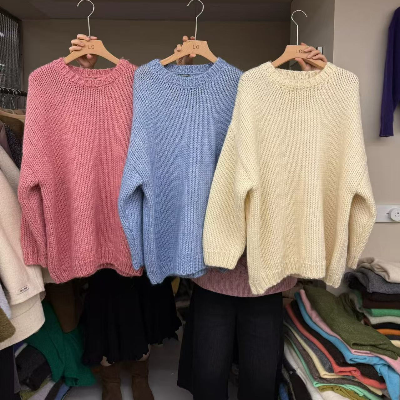 温柔慵懒风圆领长袖针织衫毛衣女