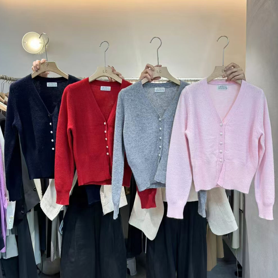 粉色珍珠扣V领羊毛毛衣开衫女