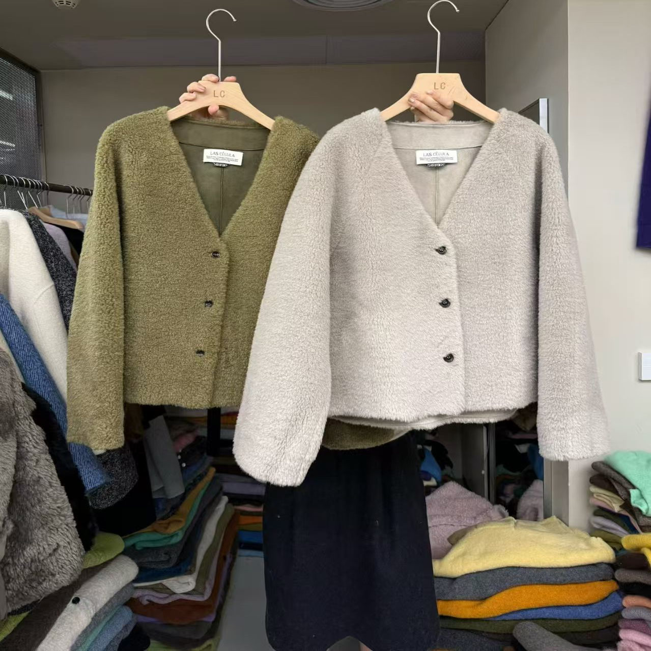 极简风短款皮毛一体外套女