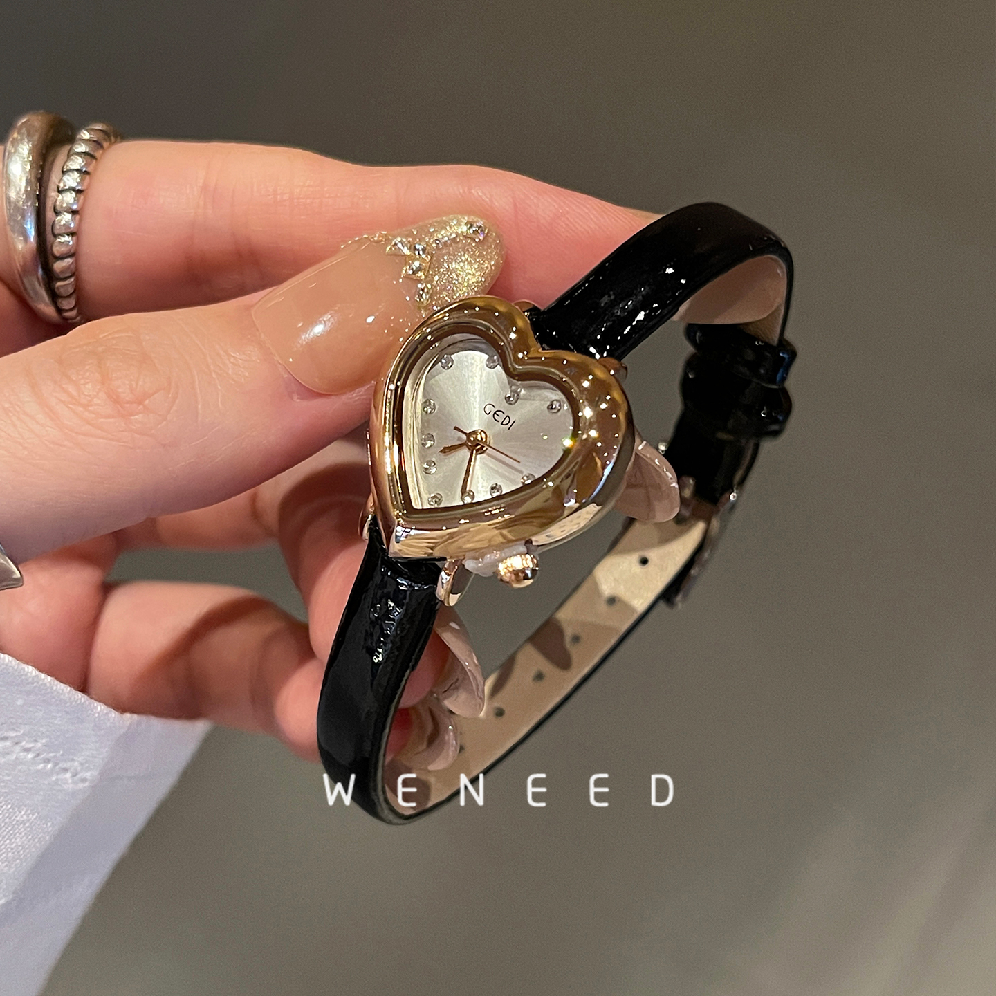 2025新款时尚爱心形状轻奢手表