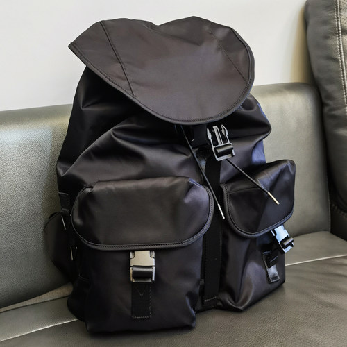 出游旅行双肩背包轻便丝滑质感