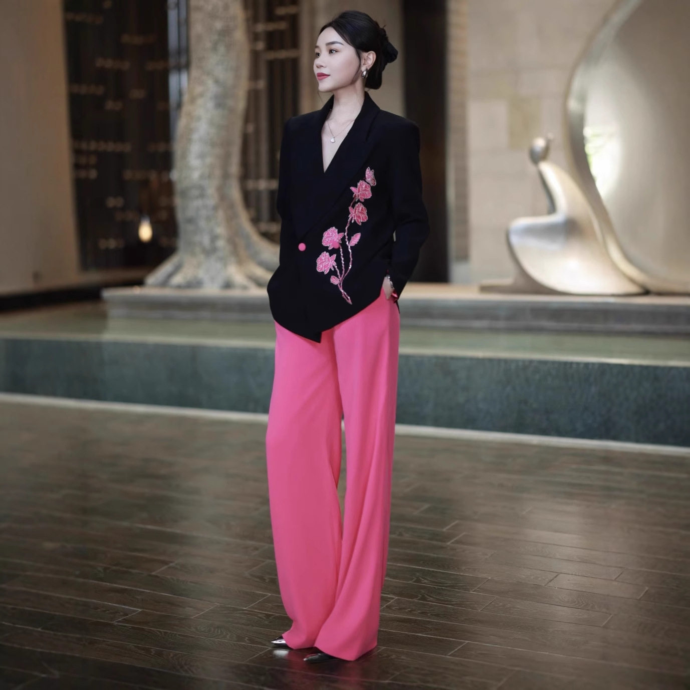 2026秋高级感职业套装女气质女神蝶恋花钉珠撞色西服阔腿裤两件套