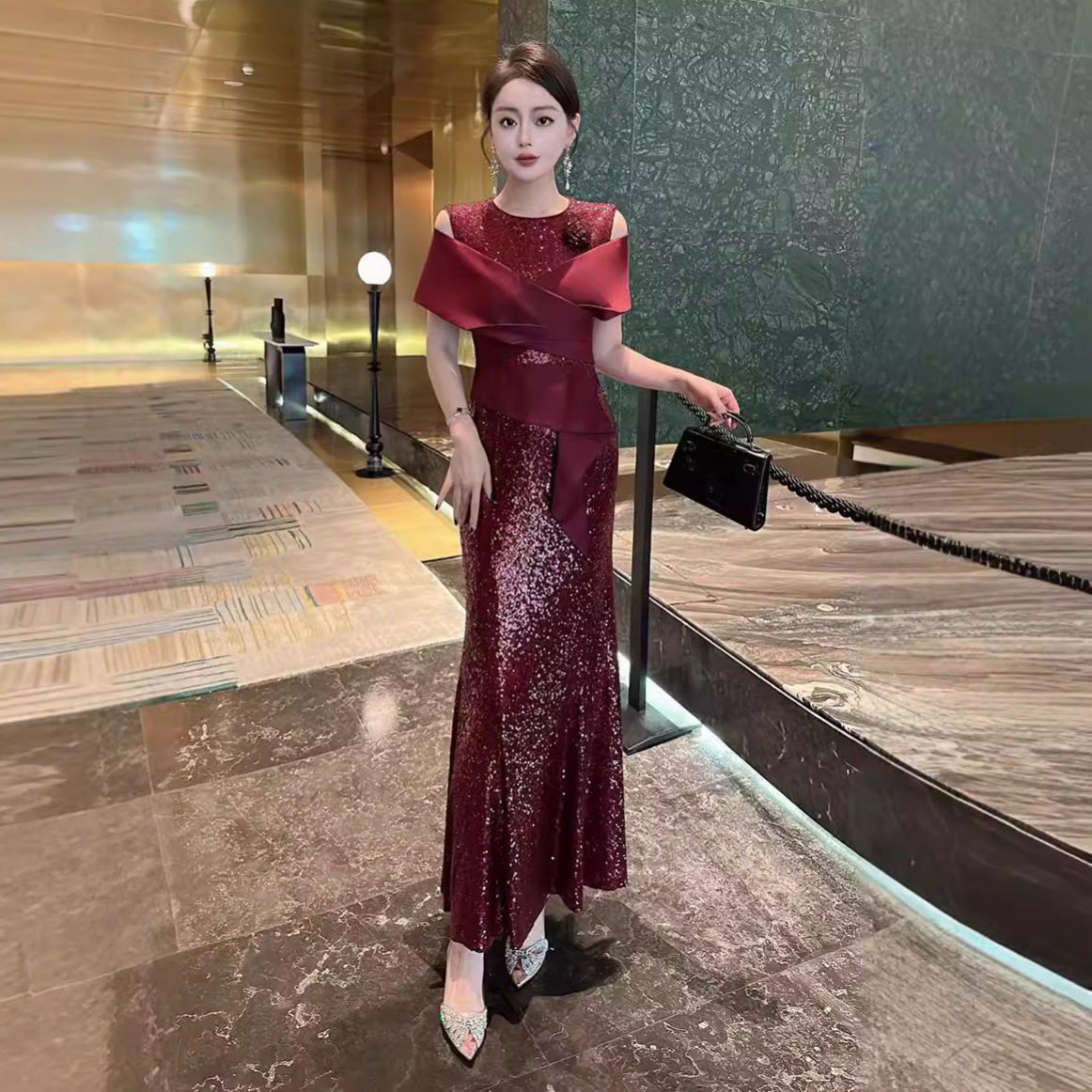 2026新款早春高端轻奢气质喜婆婆缎面披肩优雅婚礼宴会礼服连衣裙