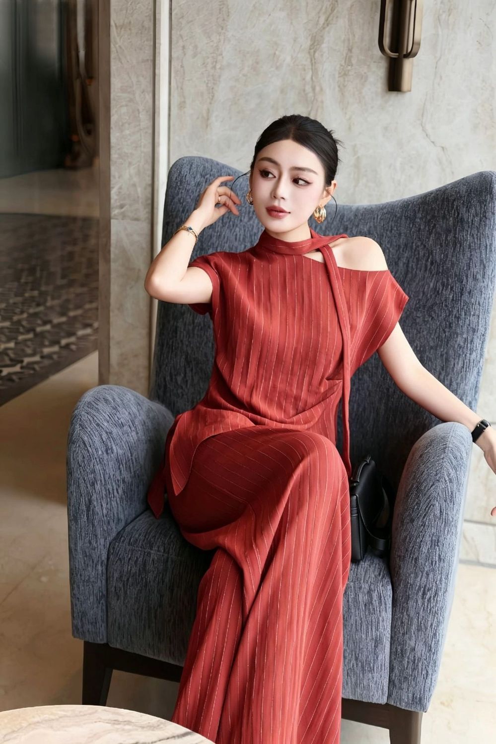 2026春夏新款露肩系带红色条纹阔腿裤两件套高级感通勤套装女