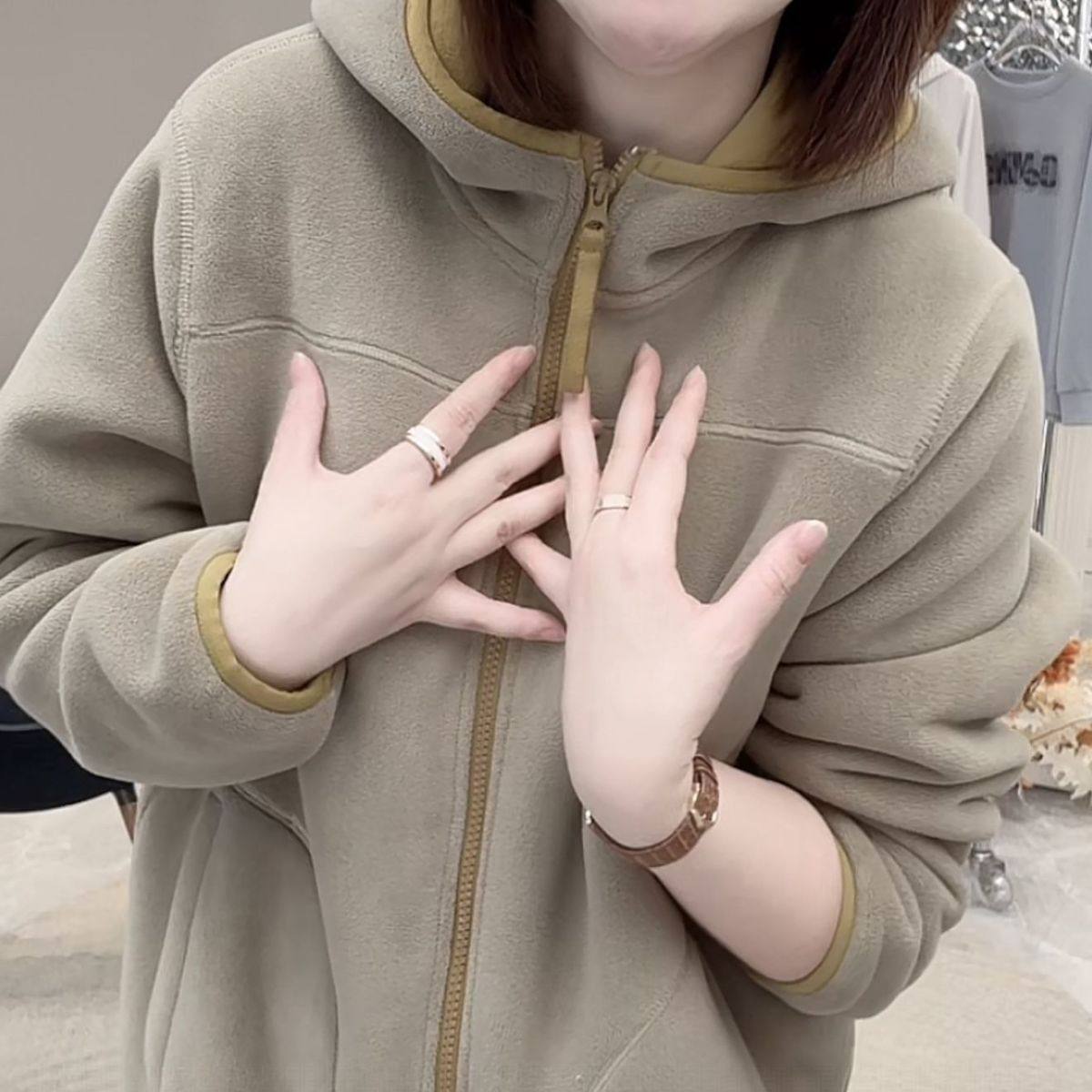 新款加厚冬季加绒连帽防风保暖舒适百搭外套时尚小开衫羊驼绒