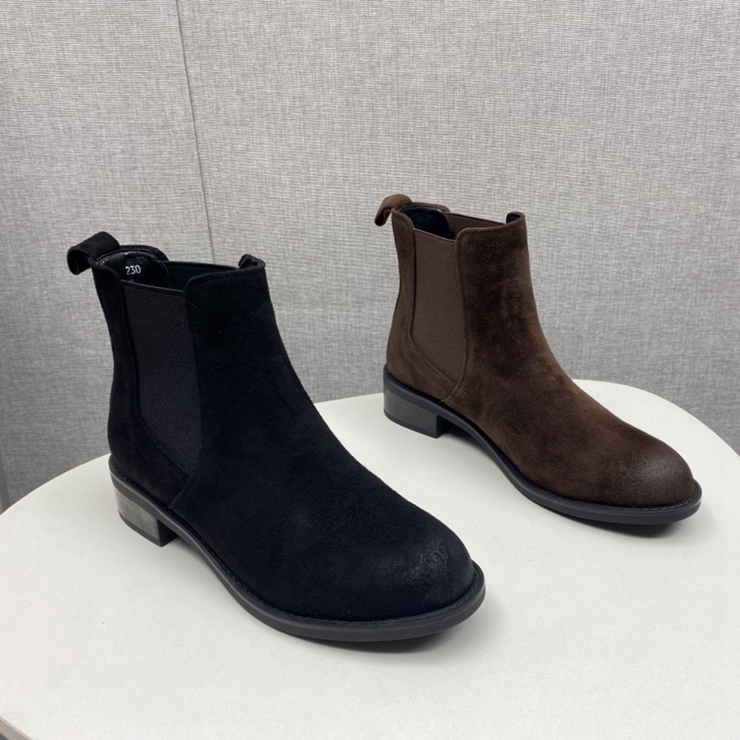 英伦户外低跟切尔西靴2025新款秋冬季撤柜断码真皮套筒羊绒女短靴