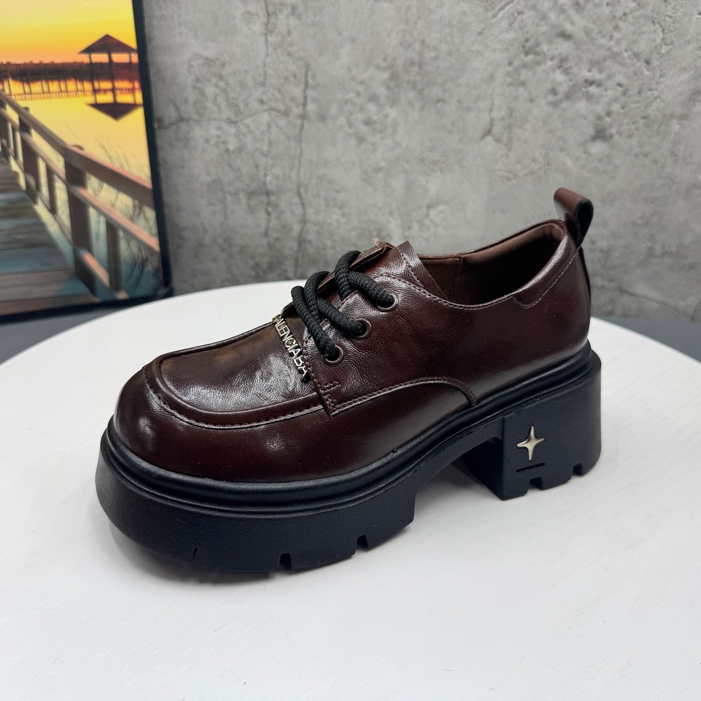 2026春季新款撤柜断码真皮圆头系带英伦风粗跟高跟深口时尚女单鞋,女鞋,深口单鞋,淘宝优惠券,粉丝福利购,淘宝优惠卷