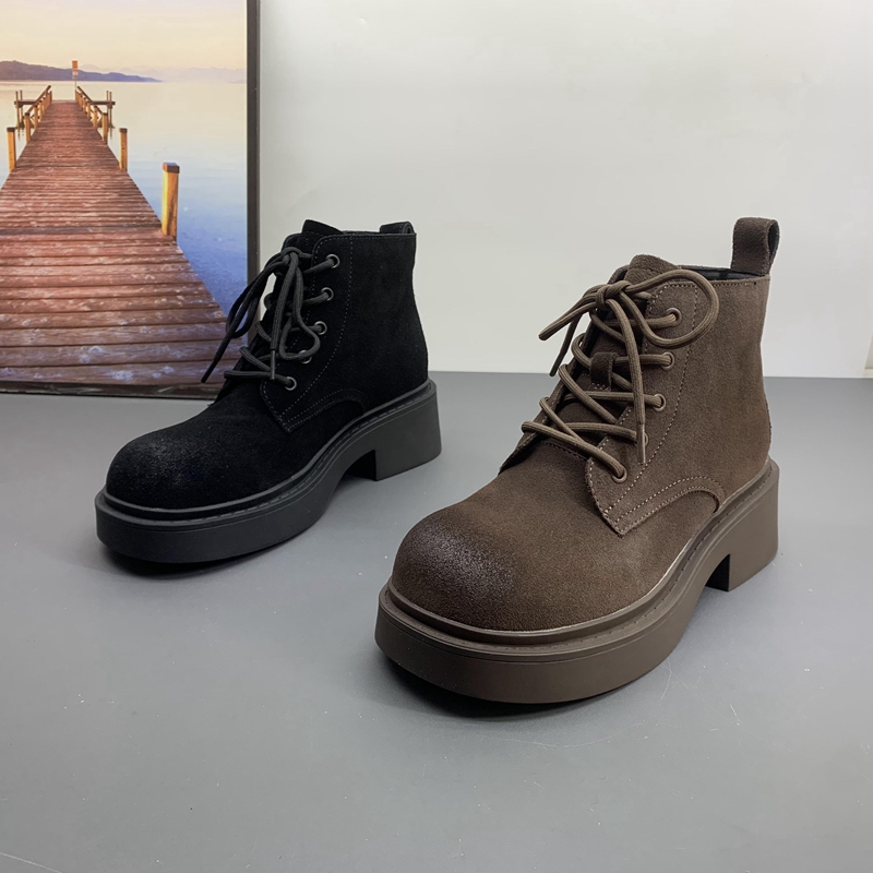 2023冬季新款品牌折扣真皮圆头的中跟户外英伦风时尚百搭马丁靴女