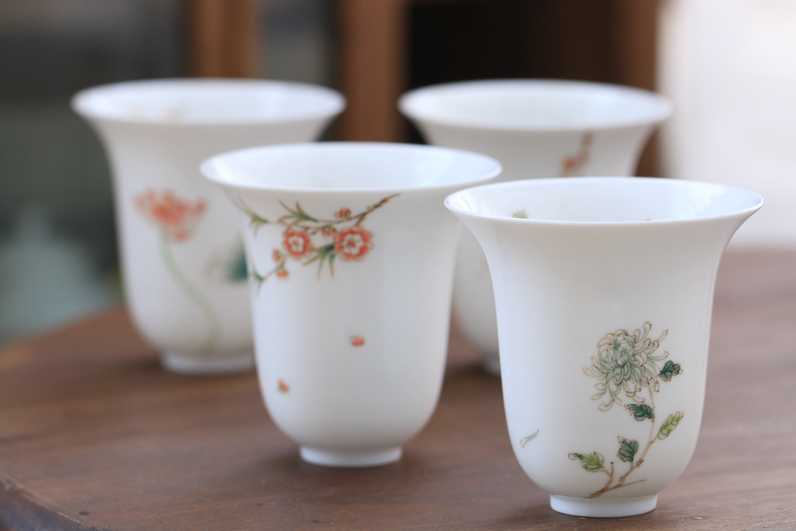 半闲甄选台湾知名品牌敦睦窑早期老画师彩绘文人画梅菊桃荷闻香杯