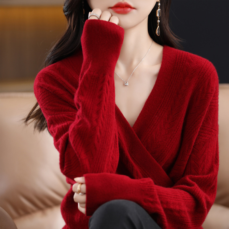 法式复古洋气交叉V领羊绒衫女秋冬长袖套头针织羊毛打底衫