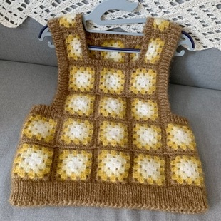 渐变色祖母格马甲手工棒针编织花片方领无袖 套头坎肩松鼠绒背心女