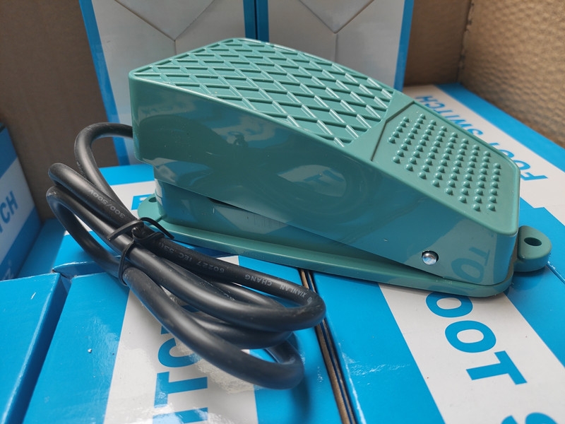 正品正得脚踏开关TFS-101塑壳自复脚踏开关10A2踏板开关TFS-105