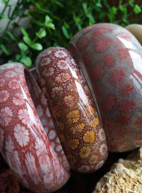 已结缘紫红色菊花原石珊瑚玉手镯