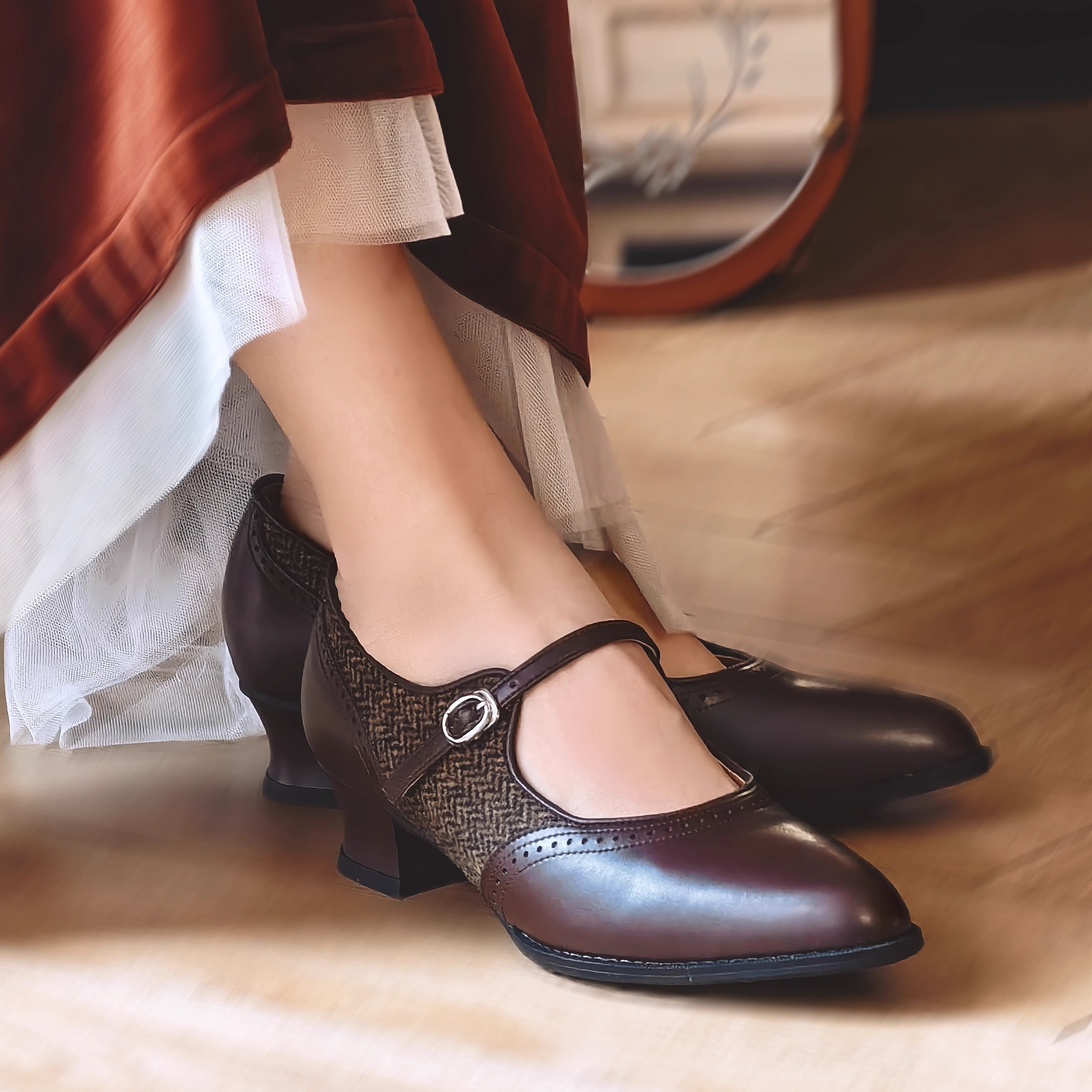 奈里复古深棕一字带旗袍小皮鞋