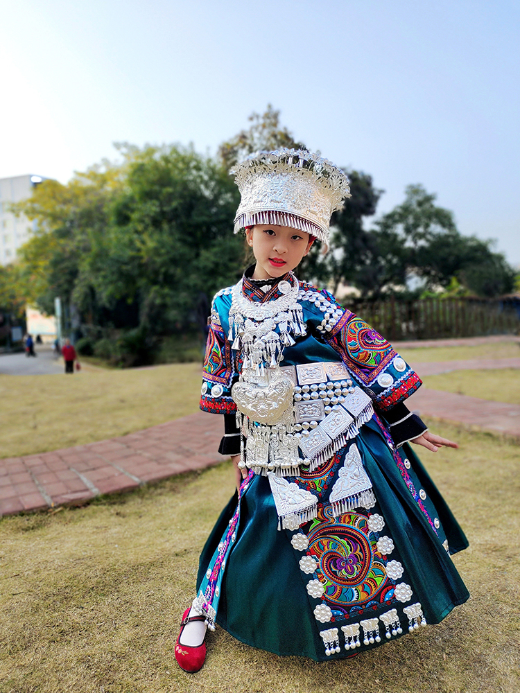 民族演出服女童绿色优质苗族盛装摄影长袖刺绣亮片上衣飘逸公主裙 童装/婴儿装/亲子装 儿童演出服 原图主图