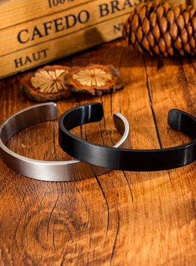 欧美潮流bracelet黑色开口手镯男学生设计感个性钛钢配饰简约手环