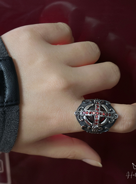 复古做旧镶钻十字架红宝石戒指男女个性潮流朋克风食指戒马年礼物