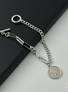 马上暴富金色女王头像硬币吊坠钛钢手链女简约百搭饰品不规则链条