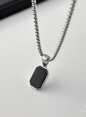 钛钢男士项链黑色方牌吊坠个小众高级感配饰高街嘻哈小狗挂件潮人