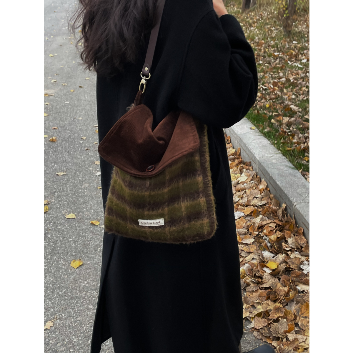 邮差包拼接复古日系斜挎单肩包