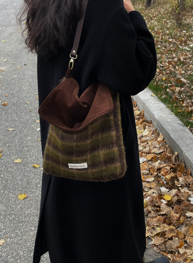 OneBlueNook丨苔树皮 · 顺毛羊毛拼接灯芯绒 邮差包 斜挎包