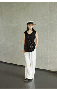 简约高级耐看 质感肌理YUANYIN原隐v领chic极简黑色背心铜氨上衣