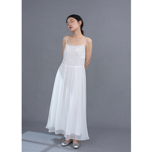 原隐蕾丝女神氛围感桑蚕丝质感小白裙法式 超仙显贵气吊带连衣裙