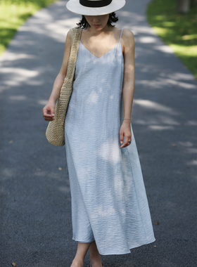 特别的肌理 海浪般的水蓝色 YUANYIN原隐 简约优雅天丝吊带连衣裙